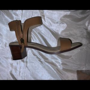 NWT Ellen Tracy Sandals